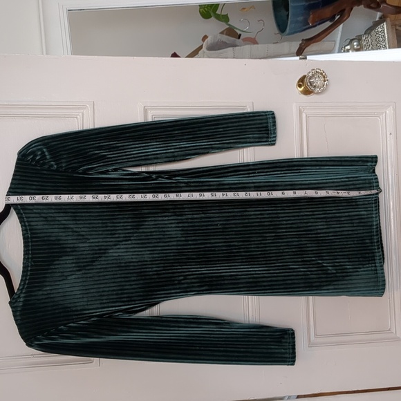 Green Velvet dress - Picture 5 of 5